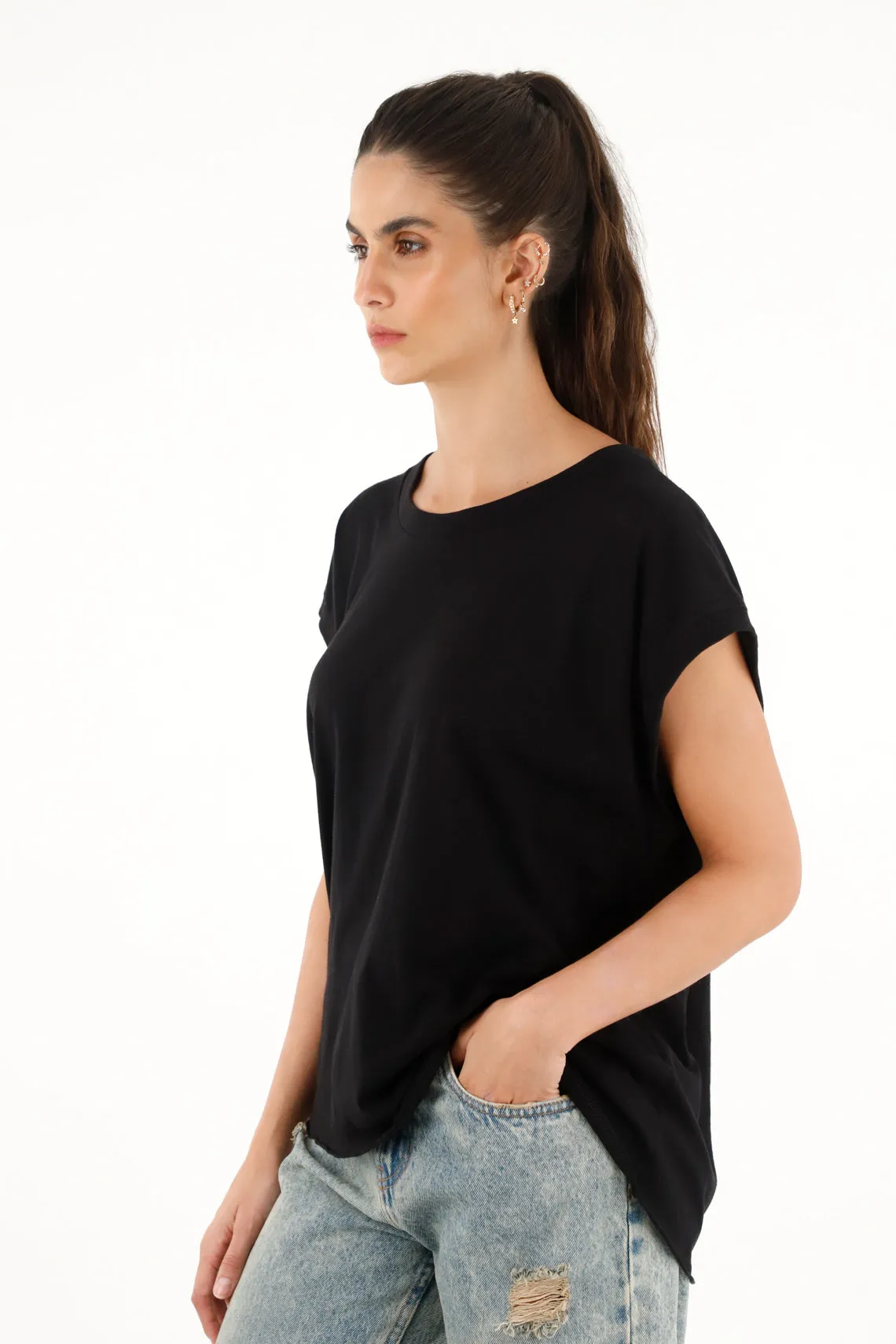 Camiseta negra de silueta amplia para mujer