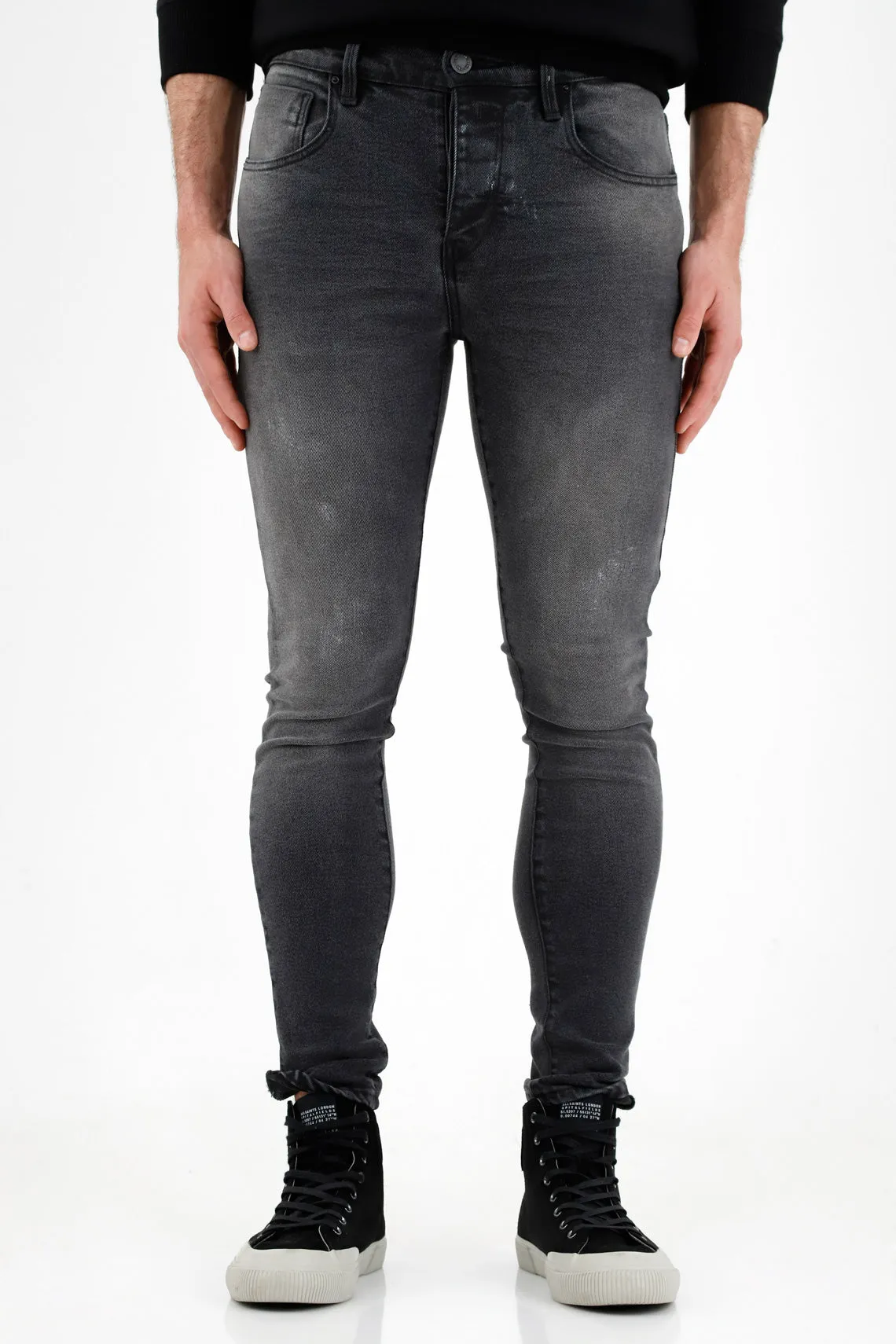 Jean en black denim para hombre