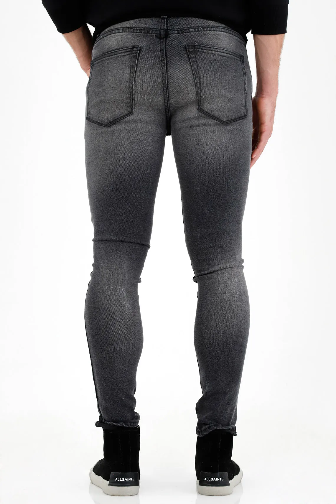 Jean en black denim para hombre